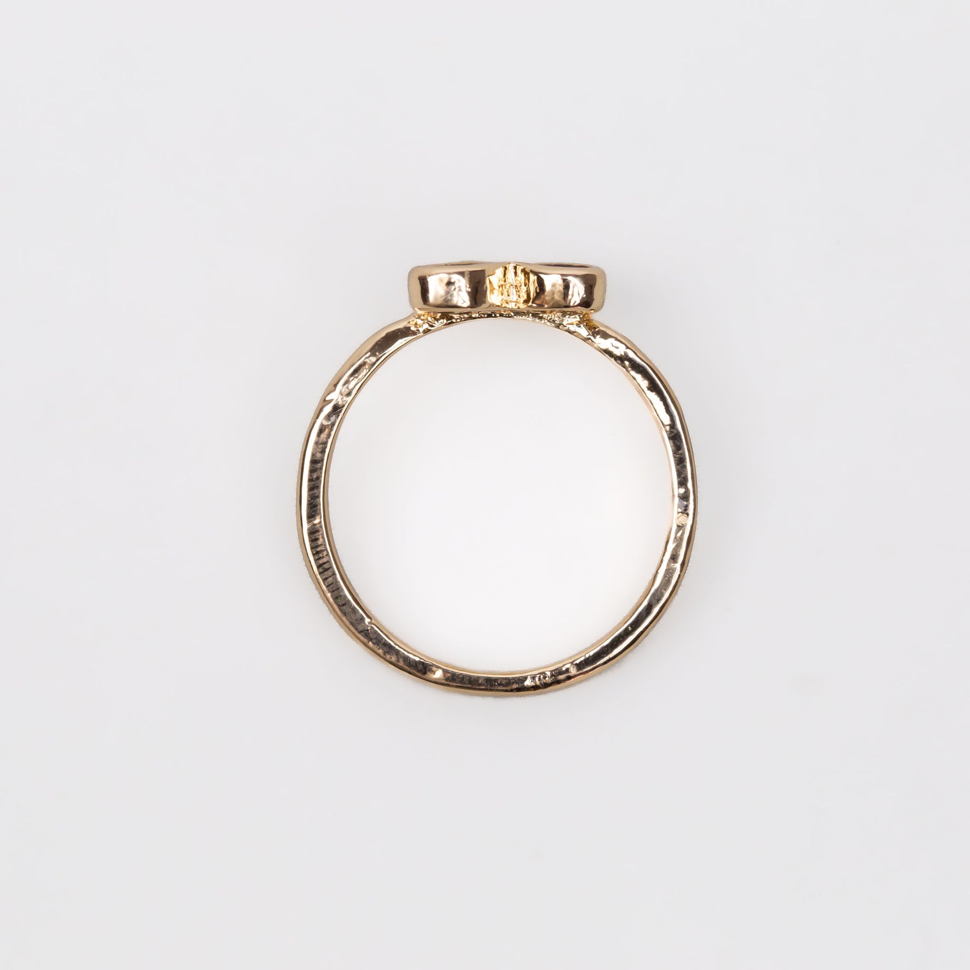 Inel auriu cu piatră sidefată în formă de inimă - Bordo